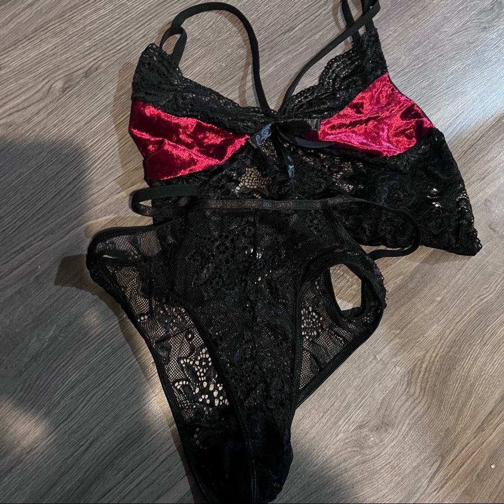 2 piece Velvet Set - Picture 2 of 2